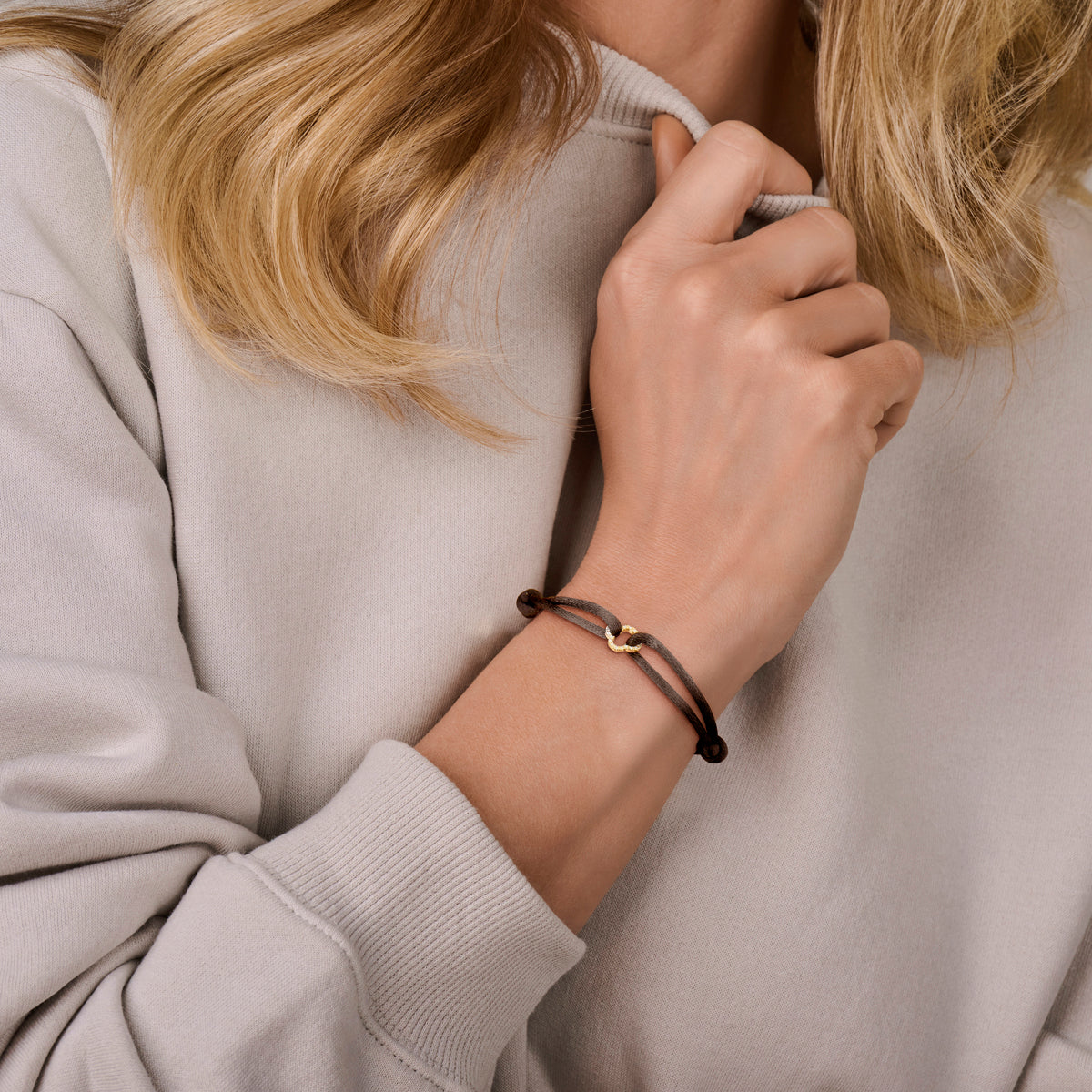 Armband satijn met bloem en 0.12 ct diamant H SI in goud – 13/26 cm