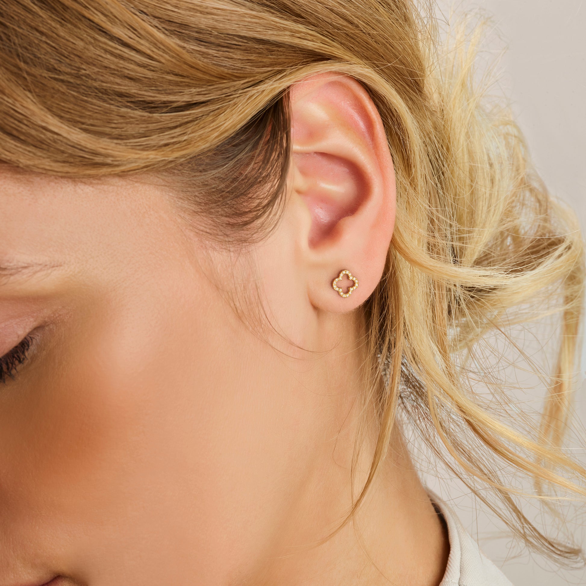 Oorknoppen bloem met 0.12 ct diamant H SI in goud – 9 mm (2x 0.06 ct)